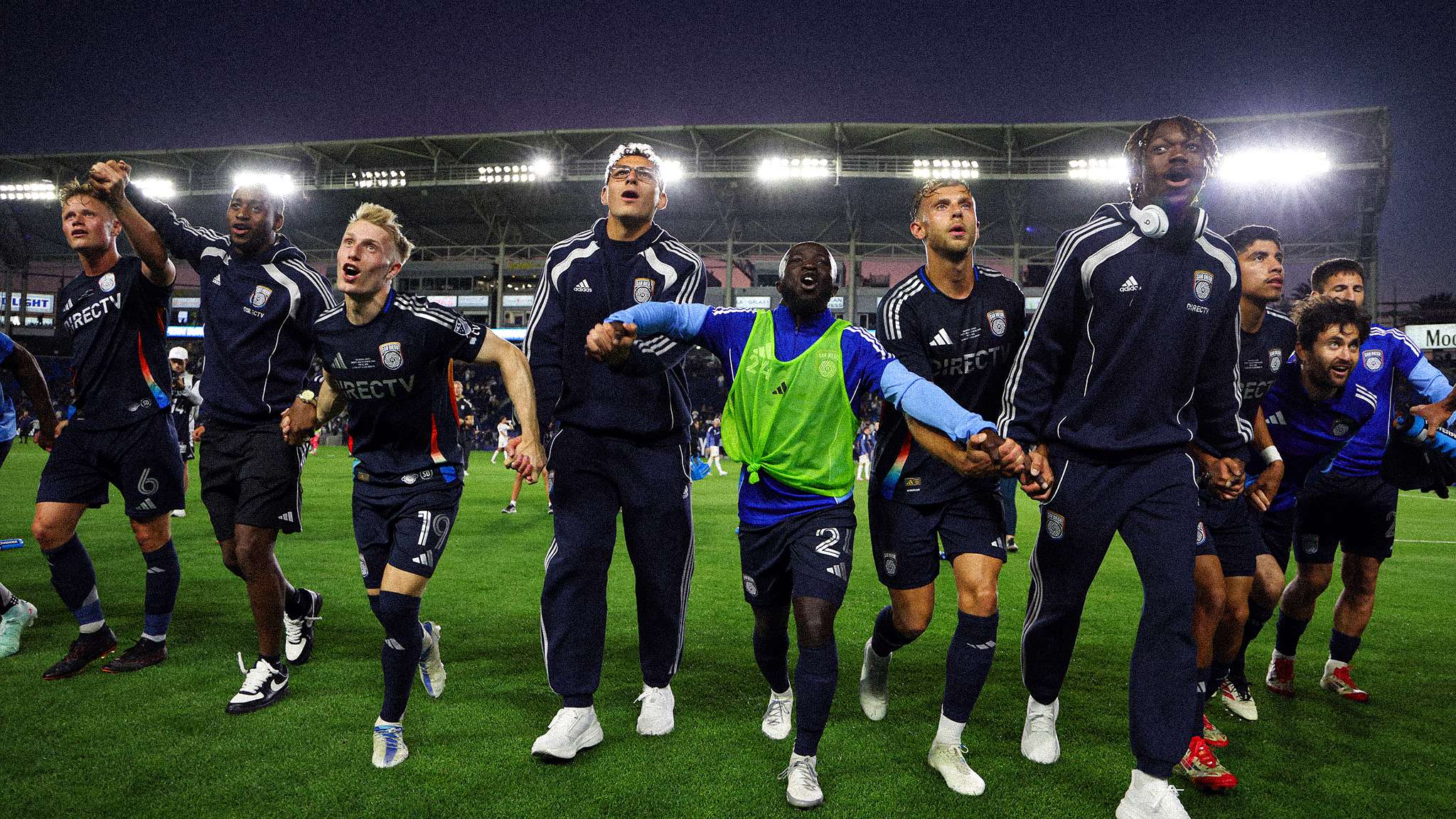 尤为抢眼 尤为抢眼